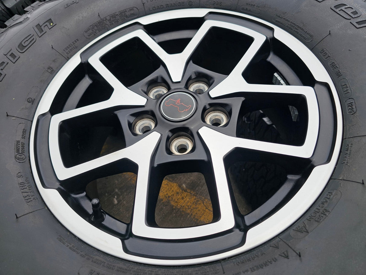17" Jeep Wrangler Rubicon OEM 95730 9327 wheels rims Gladiator BFG KO2 A/T 35" Texas Truck Tire