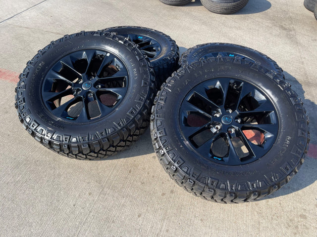 20" Jeep Wrangler HIGH ALTITUDE 9262 96902 OEM wheels rims Gladiator MICKEY 35" Texas Truck Tire
