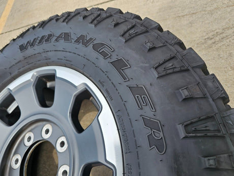 (1) 18" Ford F-250 F-350 OEM TREMOR 10482 rim wheel DURATRAC Spare Texas Truck Tire