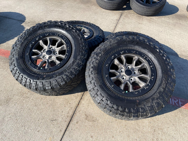 17" Jeep Wrangler 392 Gladiator Rubicon OEM 9304 95240 BEADLOCK wheels rims Texas Truck Tire