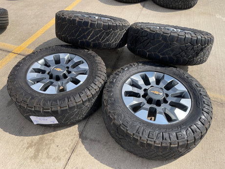 20" Chevy Silverado GMC Sierra AT4 2500 3500 OEM 5960 5947 wheels rims NITRO 35" Texas Truck Tire