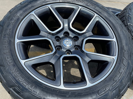 22" Dodge Ram 1500 OEM LIMITED Laramie wheels rims 2725 2684 NITTO 33" Texas Truck Tire