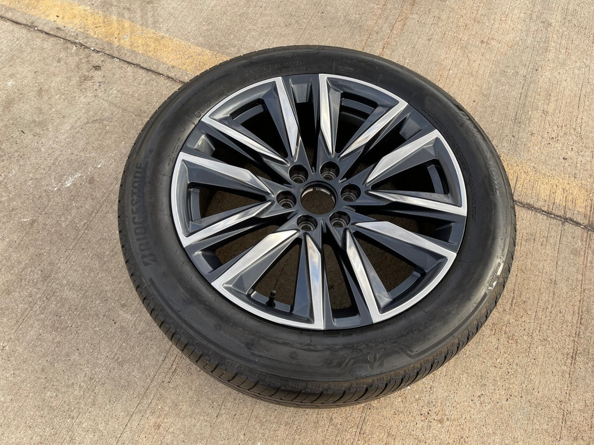 (1) 22" Cadillac Escalade OEM Platinum 4869 95028 wheel rim 2023 2024 2025 2026 Texas Truck Tire