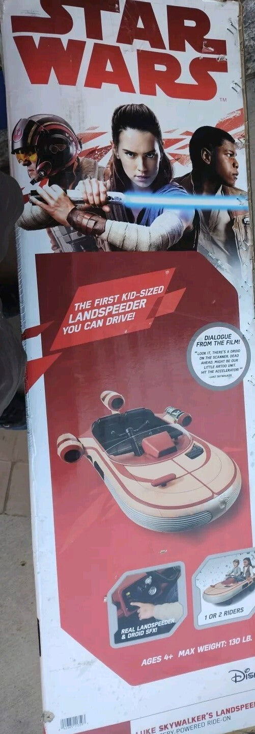 Luke Skywalker Tatooine Landspeeder 12V Kids Ride-On with Radio New Sealed