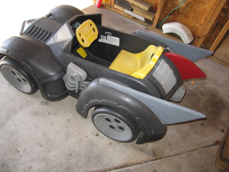 6V Battery-Powered Kids Ride-On Car Bat-Man Style with Cool Black Fins