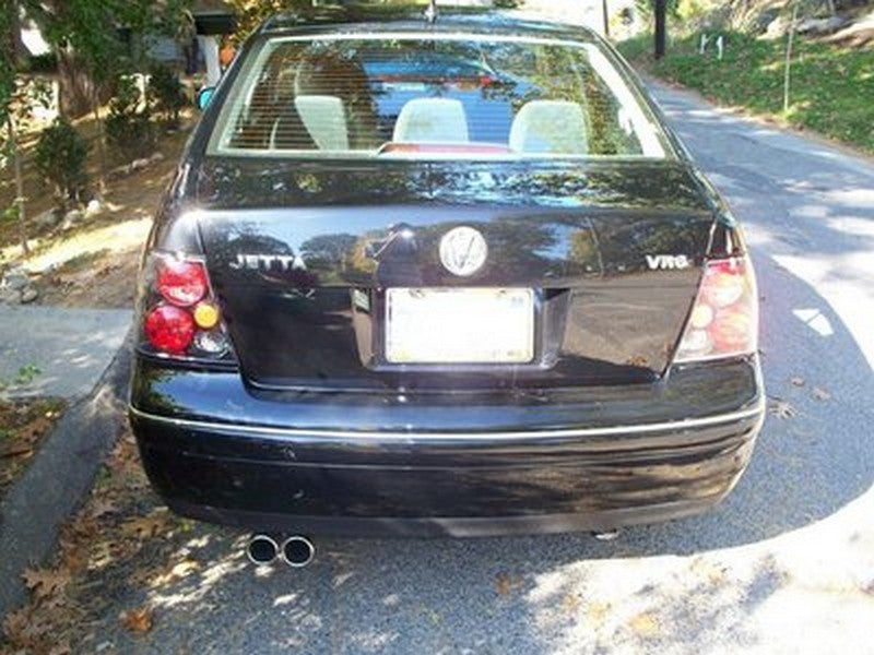 Feux arrière Spyder Volkswagen Jetta 99-04 de style européen, noir ALT-YD-VJ99-BK