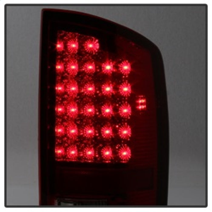 Feu arrière LED Xtune Dodge Ram 02-06 1500 / Ram 2500/3500 03-06 Rouge clair ALT-JH-DR02-LED-RC