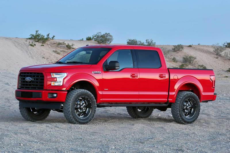 Système de base Fabtech 15-20 Ford F150 4WD 4 pouces avec amortisseurs de performance arrière