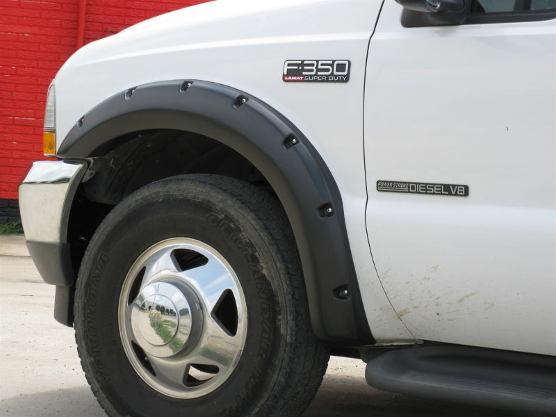 Élargisseurs d'ailes lisses de la série Elite de style Lund 99-07 Ford F-250 RX-Rivet - Noir (4 pièces)