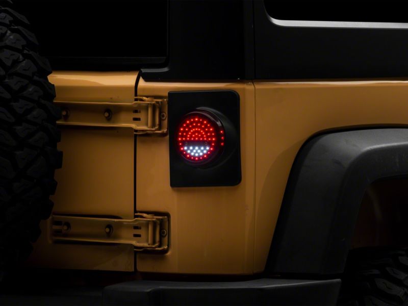Feux arrière à LED Raxiom 07-18 Jeep Wrangler JK Axial Series Halo - Boîtier noir (lentille transparente)