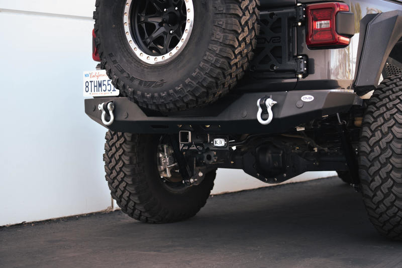 Attelage boulonné DV8 Offroad 07-21 Jeep Wrangler (JK/JL) avec feux