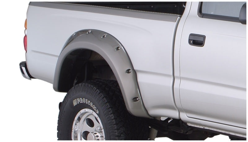 Bushwacker 95-04 Toyota Tacoma Fleetside Style Flares 4 pièces 74,5 pouces avec 4 roues motrices uniquement - Noir