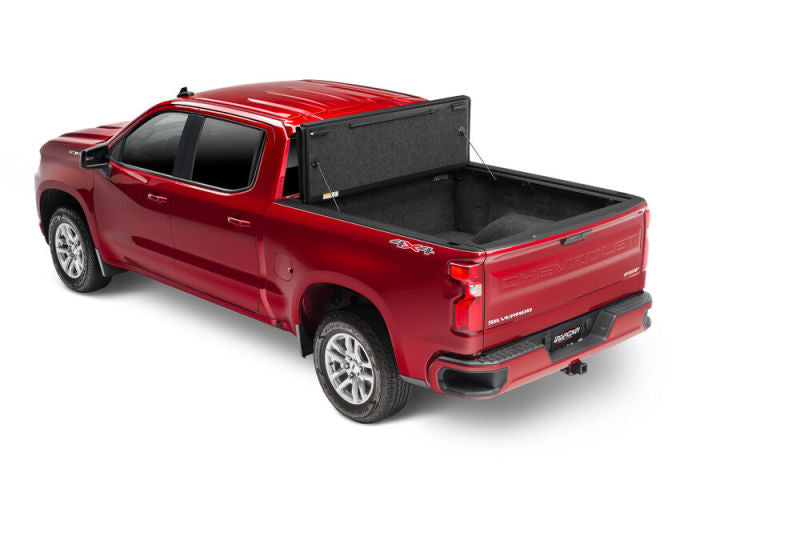 Housse de caisse UnderCover 16-20 Nissan Titan 5,5 pieds Ultra Flex - Finition noir mat