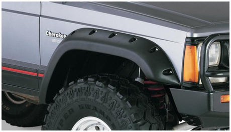 Bushwacker 84-01 Jeep Cherokee Cutout Style Flares 2 pièces pour utilitaire sport 4 portes uniquement - Noir