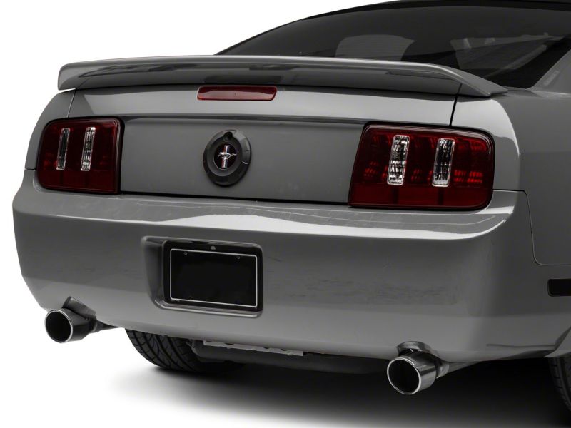 Feux arrière Raxiom 05-09 Ford Mustang Coyote - Boîtier noir (lentille fumée)