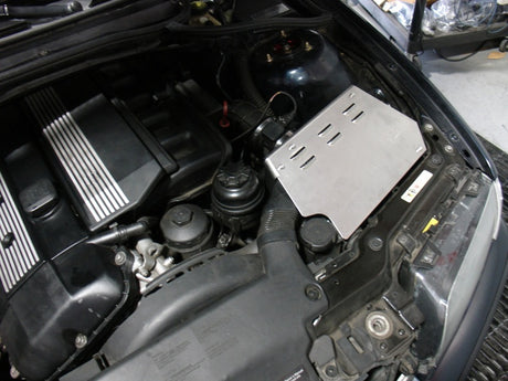 Injen 99-00 BMW 323i E46 2.5L/99-00 328 E46 2.8L/01-05 325 E46 2.5L Wrkl Blk Court Ram Admission avec MR
