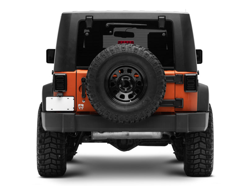 Feux arrière à LED Raxiom 07-18 Jeep Wrangler JK - Boîtier noir (lentille fumée)