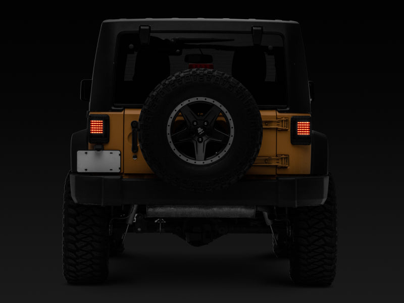 Feux arrière à LED Raxiom 07-18 Jeep Wrangler JK - Boîtier noir (lentille fumée)