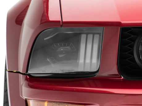Raxiom 05-09 Ford Mustang avec phares halogènes - Boîtier noir (lentille transparente) (pas de GT500)