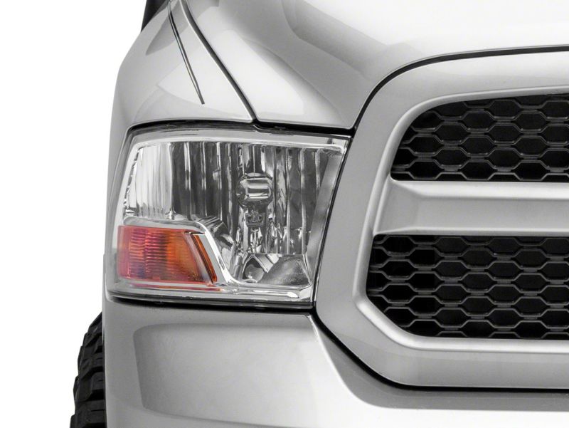 Phares OEM Raxiom 09-18 Dodge RAM 1500 Axial avec ampoule simple - Boîtier chromé (lentille transparente)