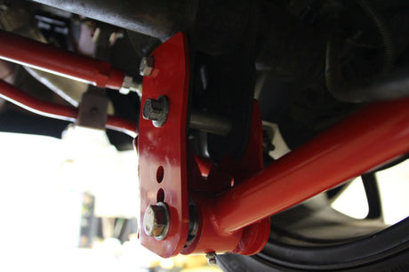 Supports de relocalisation du bras de suspension arrière UMI Performance 05-14 Ford Mustang - Boulonnés