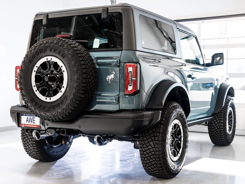 AWE Tuning 2021+ Ford Bronco 0FG Double sortie d'échappement arrière avec embouts noirs diamantés et protection de bas de caisse