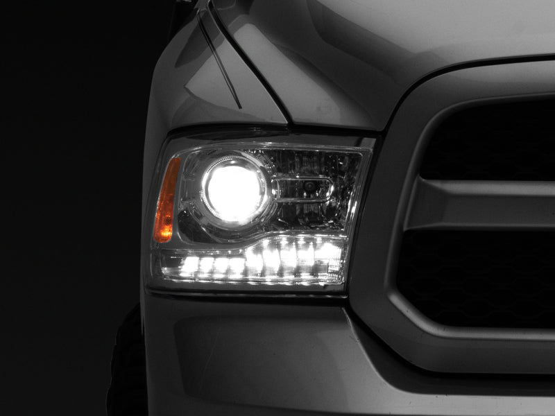 Phares à LED Raxiom 09-18 Dodge RAM 1500 Halo avec clignotants Swtchbck - Chrome Hsng (lentille transparente)