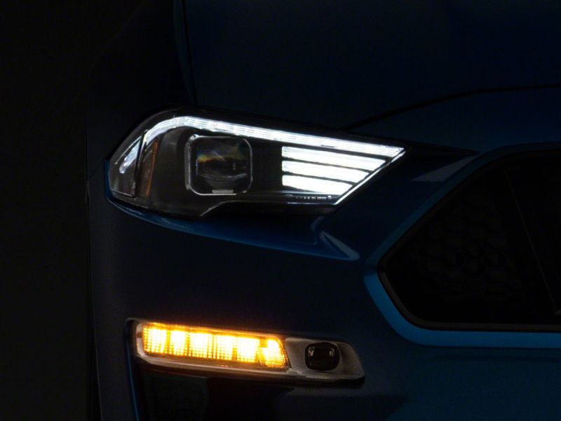 Phares de projecteur à LED Raxiom 18-23 Ford Mustang GT EcoBoost - Boîtier noir (lentille transparente)