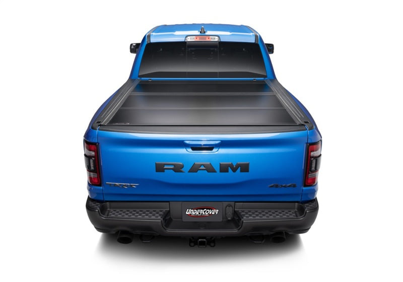 UnderCover 09-18 Ram 1500 (sans Rambox) (19+ Classic) Housse de caisse Ultra Flex de 5,7 pieds - Finition noir mat