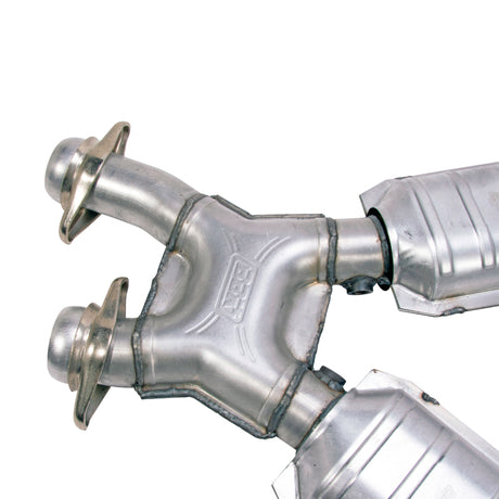 BBK 96-04 Mustang 4.6 GT / Cobra Short Mid X Pipe avec convertisseurs catalytiques 2-1/2 pour collecteurs à tube long