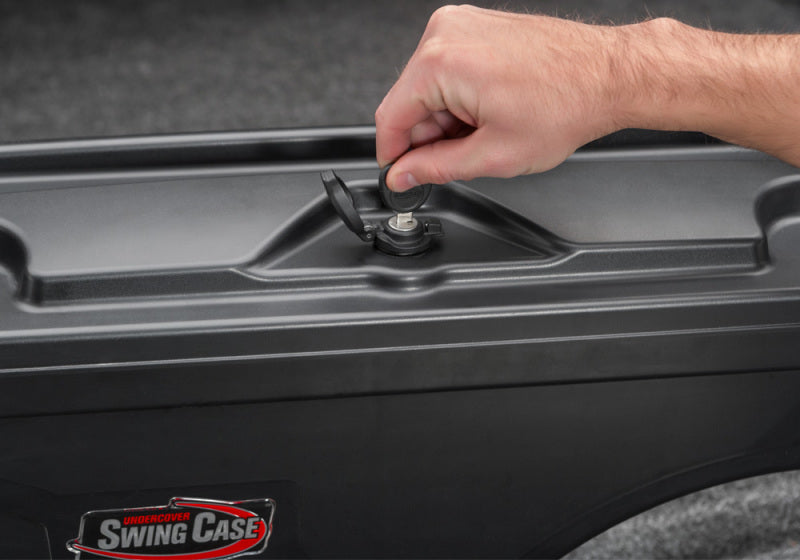 UnderCover 19-20 Chevy Silverado 1500 côté conducteur Swing Case - Noir lisse