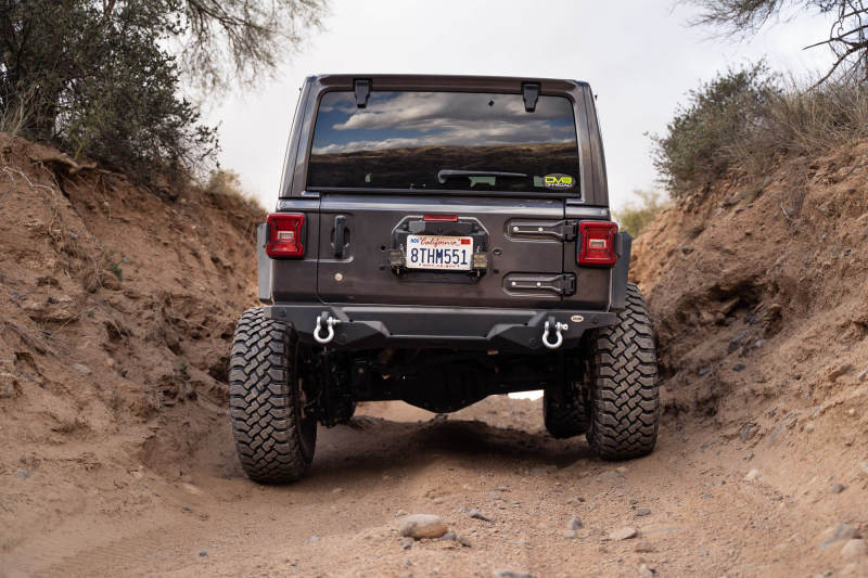 Kit de suppression de roue de secours DV8 Offroad 18-22 Jeep Wrangler JL avec supports d'éclairage