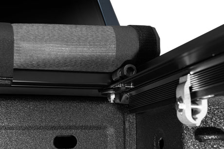 Couvre-caisse enroulable Genesis Elite pour Chevy Silverado 1500 (caisse de 8 pieds) 07-17 de Lund - Noir