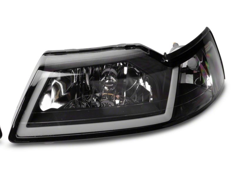 Phares Raxiom 99-04 Ford Mustang Axial Series avec barre LED - Boîtier noir (lentille transparente)