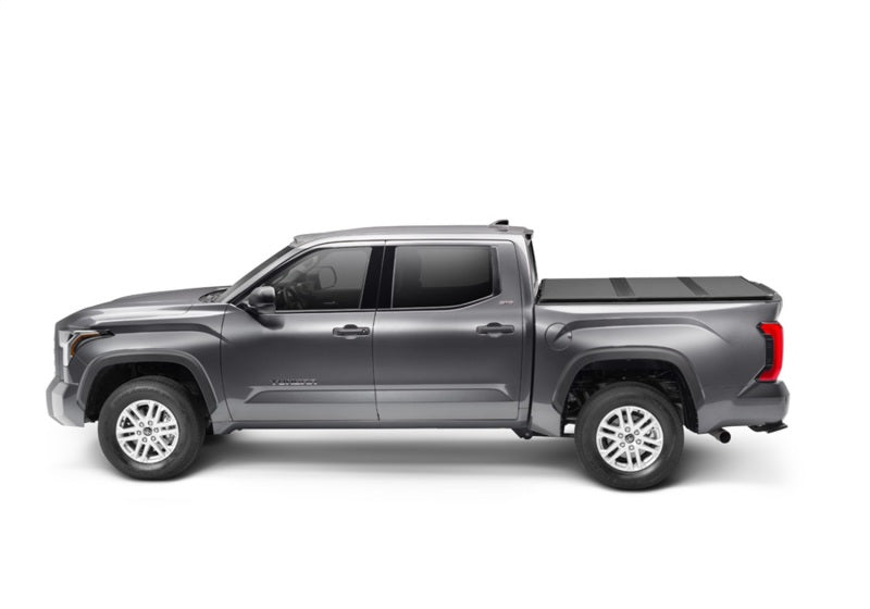 Extang 14-22 Toyota Tundra avec système de rails (caisse de 6 pi 7 po) ALX à pliage solide