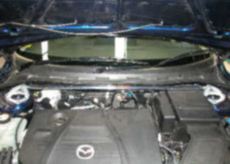 Barre de renfort réglable avant pour tourelle de jambe de force Mazda 3 BK 04-09 Whiteline