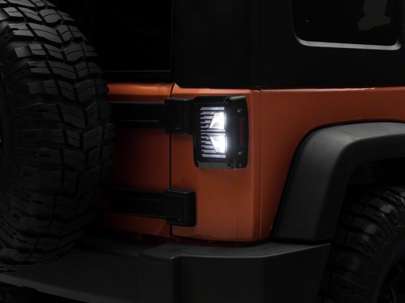 Feux arrière à LED Raxiom 07-18 Jeep Wrangler JK Axial Series Vision - Boîtier noir (lentille transparente)