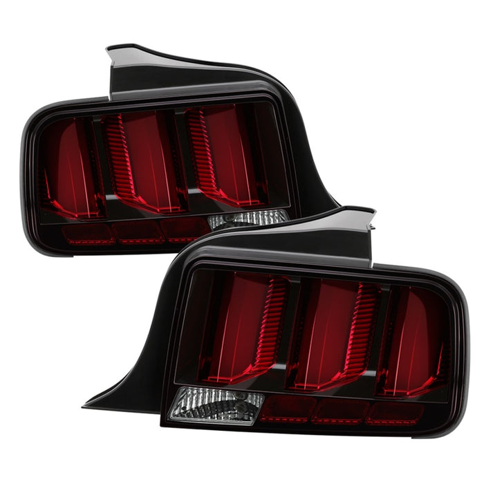 Feux arrière à LED Spyder 05-09 Ford Mustang (barre lumineuse rouge) - Noir ALT-YD-FM05V3-RBLED-BK