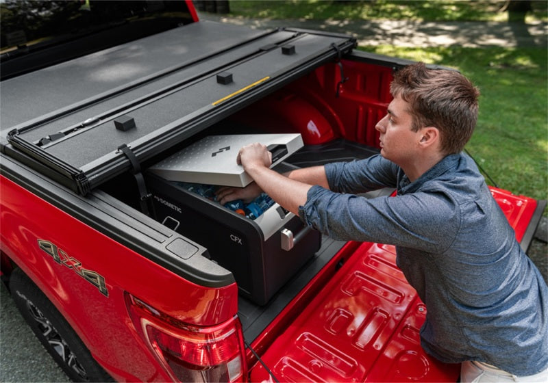 Extang 14-22 Toyota Tundra sans système de rails (caisse de 5 pi 7 po) ALX à pliage solide