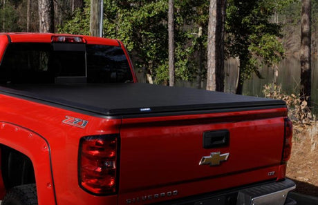 Couvre-caisse rigide pliable Lund 15-17 pour Chevy Silverado 3500 Fleetside (caisse de 6,6 pieds) - Noir