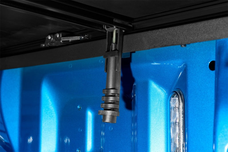 Couvre-caisse à trois volets Genesis pour Ford F-150 (caisse de 6,5 pi) 15-18 de Lund - Noir