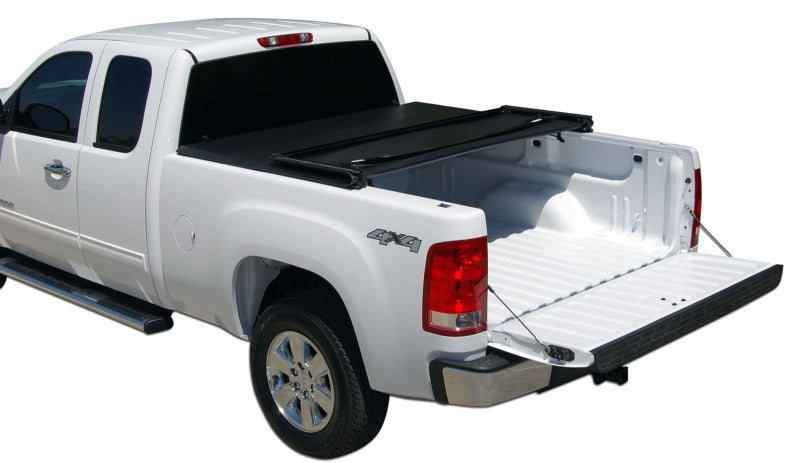 Tonno Pro 04-15 Nissan Titan 6,7 pieds (avec kit de chenilles utilitaires 42-498) Couvre-tonneau pliable en trois parties Tonno Fold