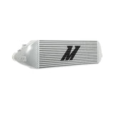 Intercooler argenté Mishimoto 2013+ Ford Focus ST avec tuyaux noirs