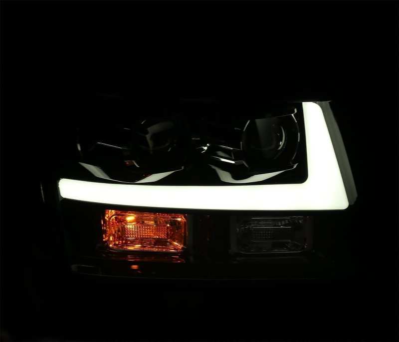 Phares de projecteur à LED AlphaRex 07-14 Chevrolet Tahoe/Suburban LUXX-Series Noir avec DRL/Séquentiel