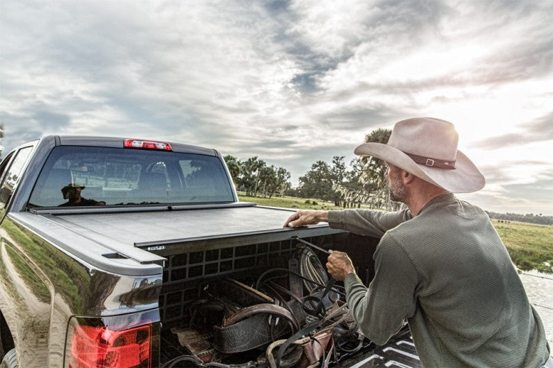 Roll-N-Lock 99-07 Chevy Silverado/Sierra avec capuchons de rail d'origine SB 77-3/4 po Cargo Manager