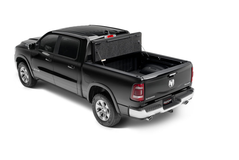 UnderCover 09-18 Ram 1500 (sans Rambox) (19+ Classic) Housse de caisse Ultra Flex de 5,7 pieds - Finition noir mat