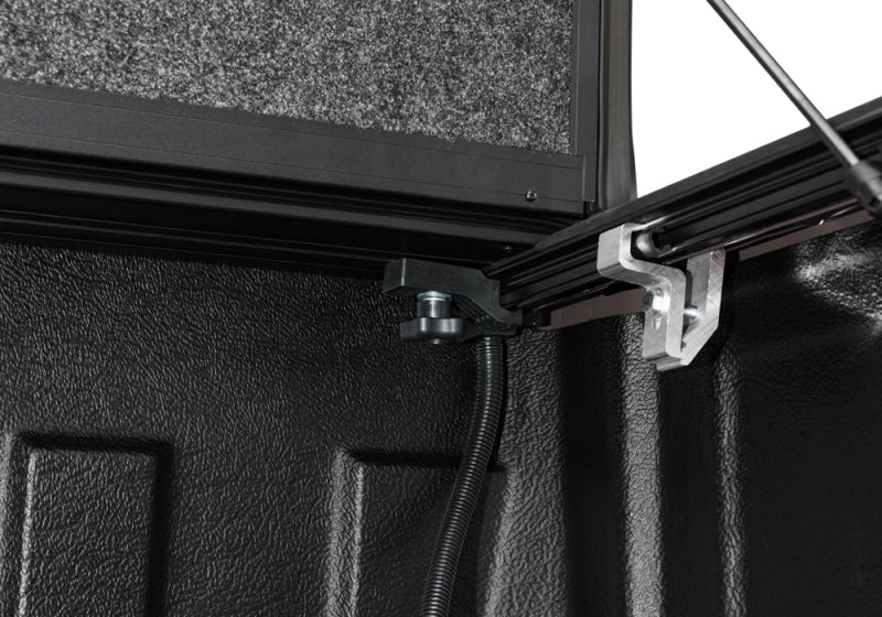 Housse de caisse UnderCover 03-20 pour Dodge Ram 1500/2500 (sans Rambox) 6,4 pieds Ultra Flex - Finition noir mat