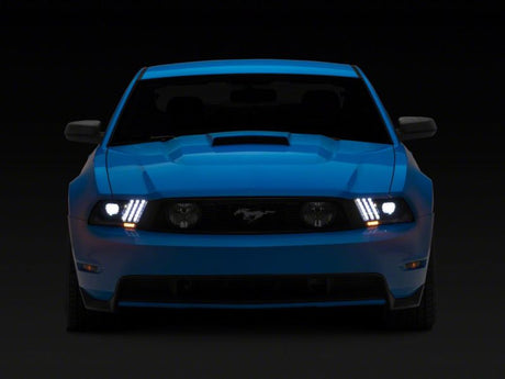 Phares de projecteur à LED Raxiom 10-12 Ford Mustang SEQL, clignotants - Boîtier noir (lentille transparente)