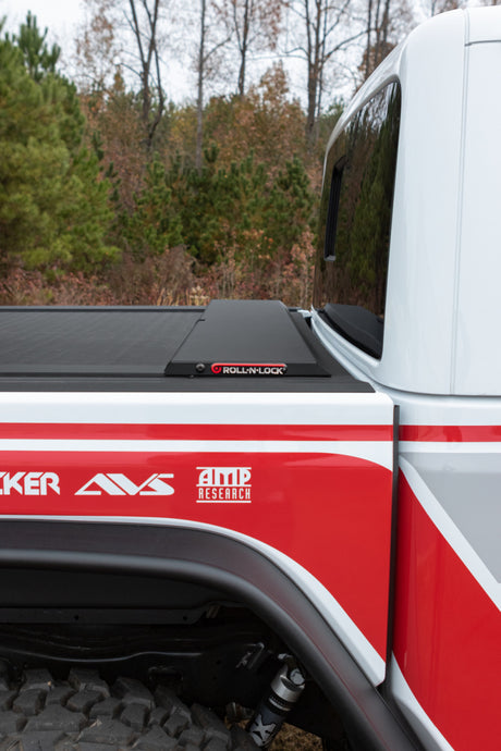 Couvre-caisse rétractable Roll-N-Lock pour Jeep Gladiator 2020 avec caisse de 5 pieds (avec système Trail Rail) Série M