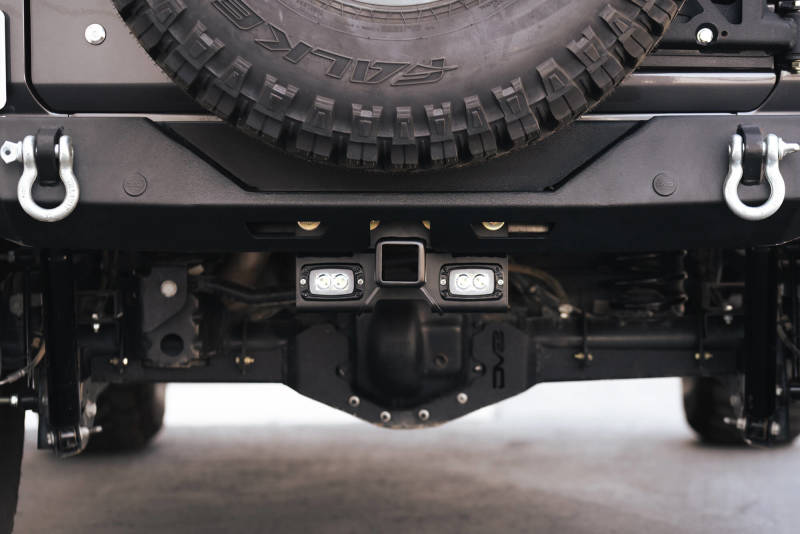 Attelage boulonné DV8 Offroad 07-21 Jeep Wrangler (JK/JL) avec feux
